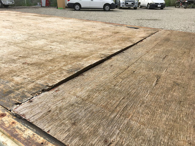 三菱ふそうキャンター平ボディ小型（2t・3t）[写真16]