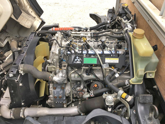 三菱ふそうキャンター平ボディ小型（2t・3t）[写真24]