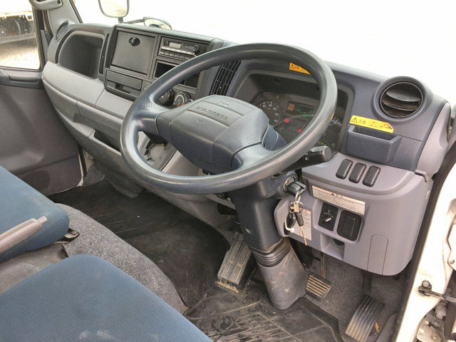 三菱ふそうキャンター平ボディ小型（2t・3t）[写真30]