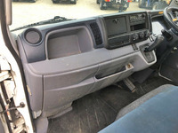 三菱ふそうキャンター平ボディ小型（2t・3t）[写真32]