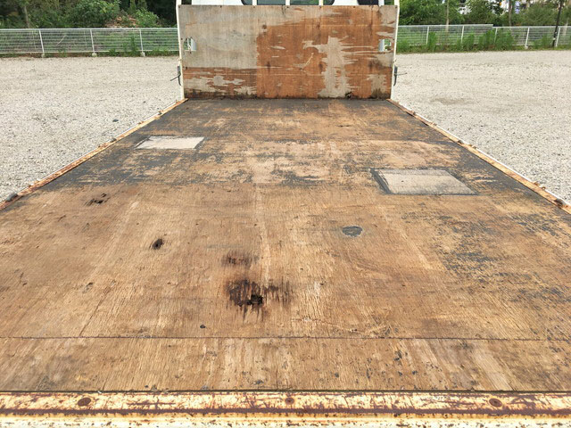 三菱ふそうキャンター平ボディ小型（2t・3t）[写真13]