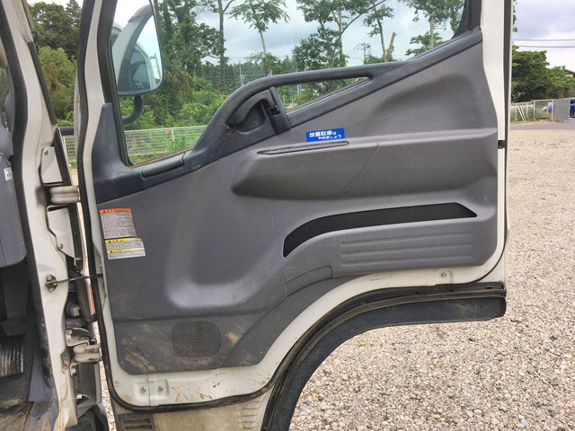 三菱ふそうキャンター平ボディ小型（2t・3t）[写真30]