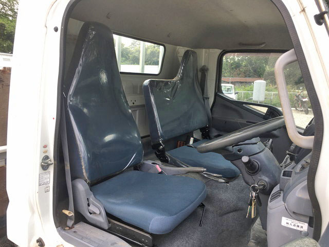 三菱ふそうキャンター平ボディ小型（2t・3t）[写真31]