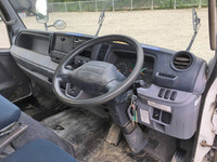 三菱ふそうキャンター平ボディ小型（2t・3t）[写真32]