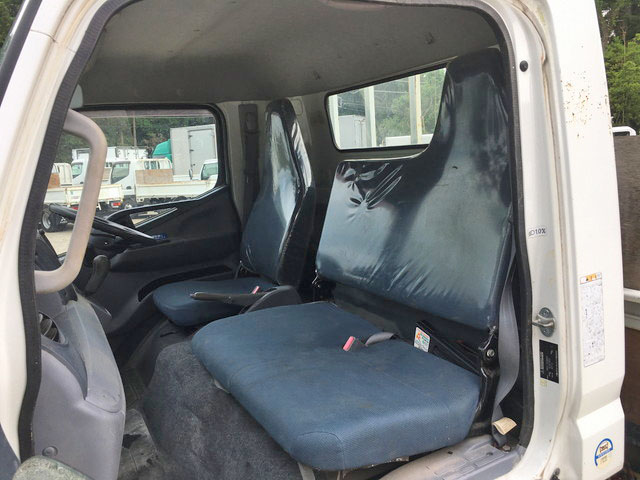 三菱ふそうキャンター平ボディ小型（2t・3t）[写真33]