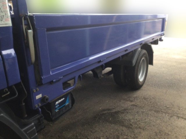 三菱ふそうキャンターガッツ平ボディ小型（2t・3t）[写真10]