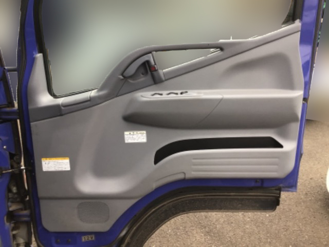 三菱ふそうキャンターガッツ平ボディ小型（2t・3t）[写真15]