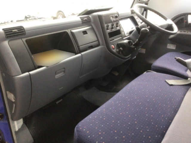 三菱ふそうキャンターガッツ平ボディ小型（2t・3t）[写真19]