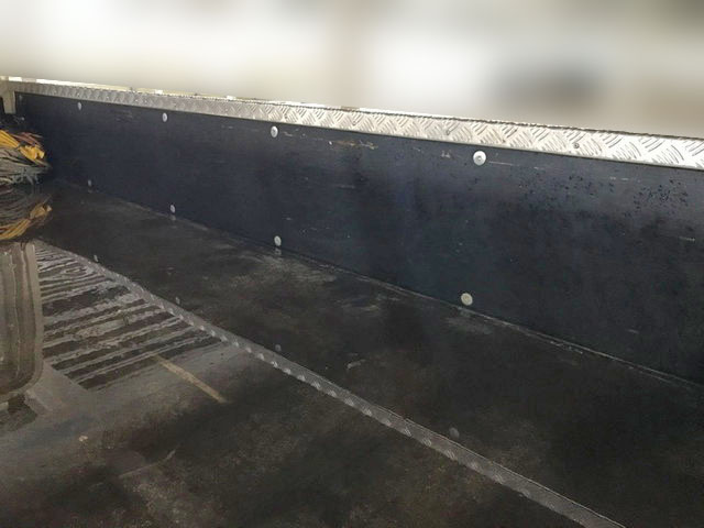 三菱ふそうキャンターガッツ平ボディ小型（2t・3t）[写真11]