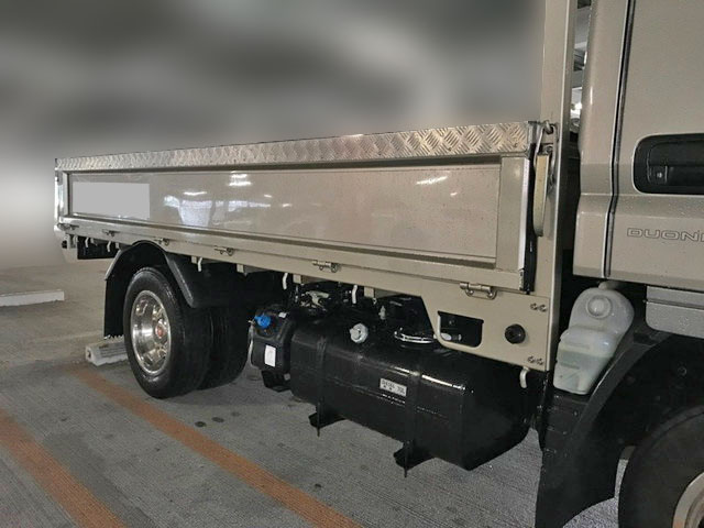 三菱ふそうキャンターガッツ平ボディ小型（2t・3t）[写真12]