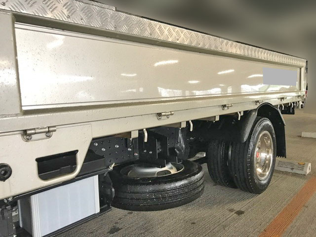 三菱ふそうキャンターガッツ平ボディ小型（2t・3t）[写真13]