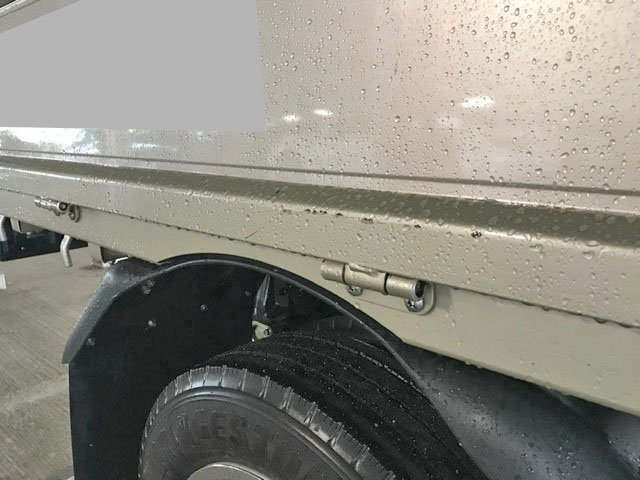 三菱ふそうキャンターガッツ平ボディ小型（2t・3t）[写真14]