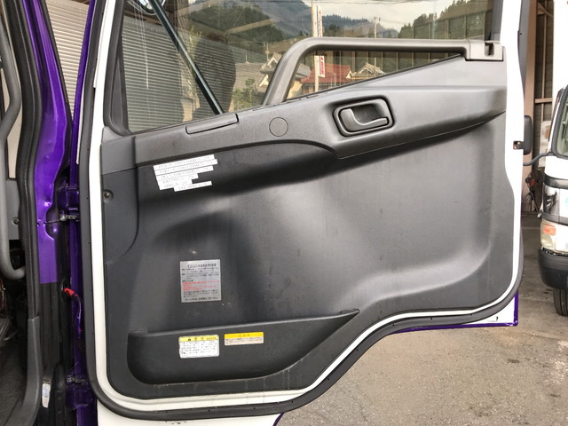 三菱ふそうファイター冷蔵冷凍ウイング中型（4t）[写真24]