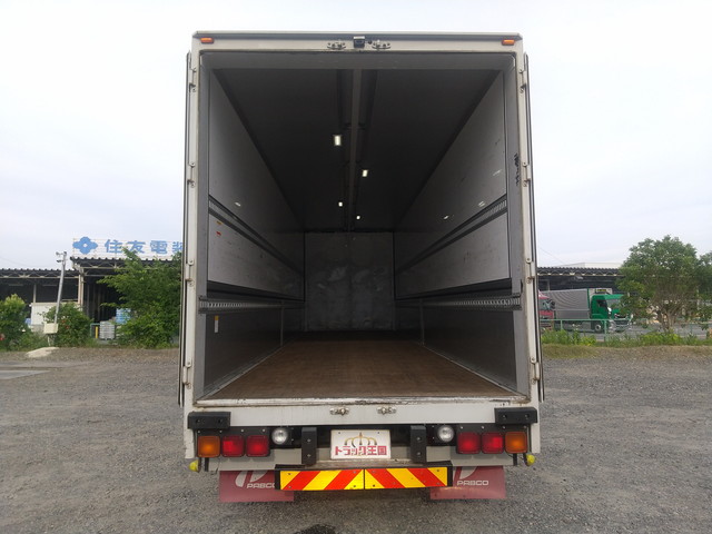 日野プロフィアパネルウイング大型（10t）[写真13]