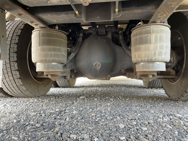 日野プロフィアパネルウイング大型（10t）[写真24]