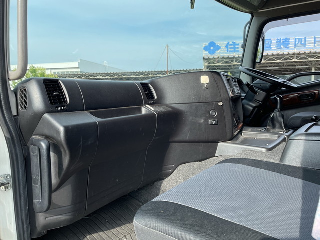 日野プロフィアパネルウイング大型（10t）[写真28]