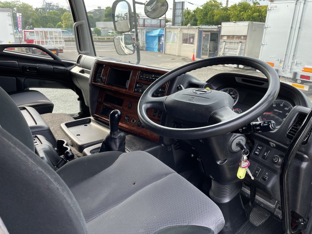 日野プロフィアパネルウイング大型（10t）[写真30]