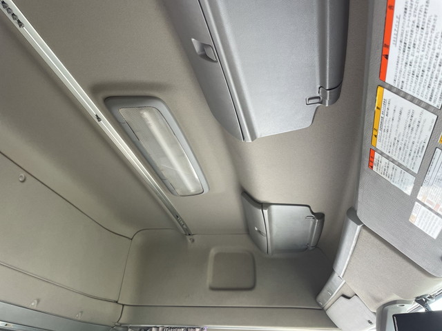 日野プロフィアパネルウイング大型（10t）[写真32]