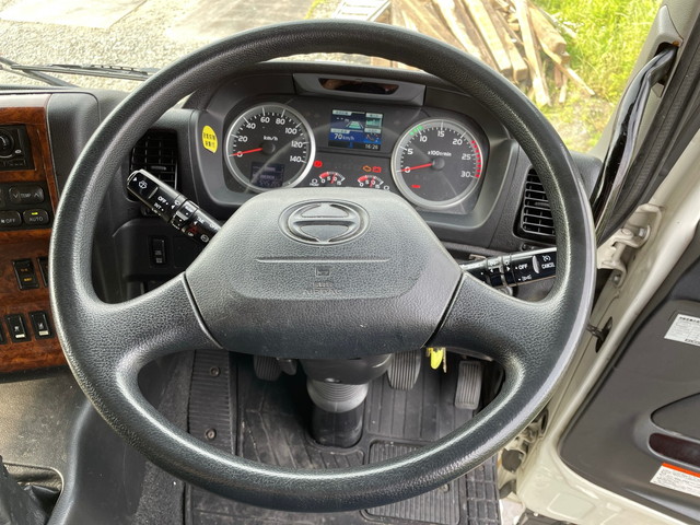 日野プロフィアパネルウイング大型（10t）[写真33]