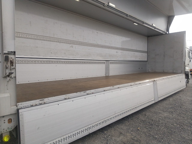 日野プロフィアパネルウイング大型（10t）[写真09]