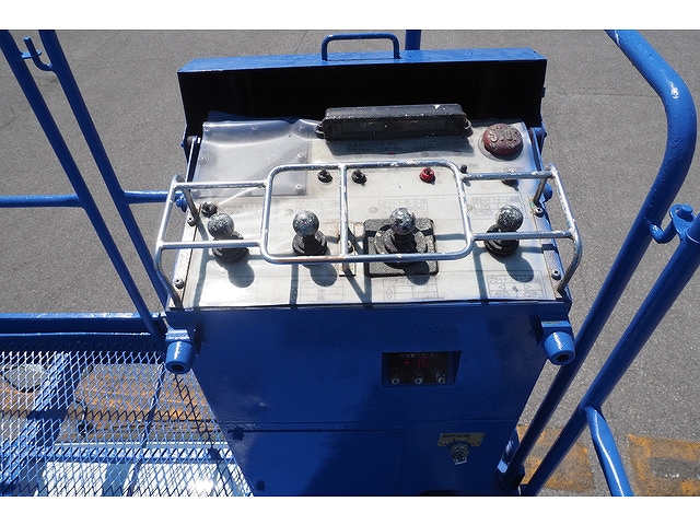 いすゞエルフ高所作業車小型（2t・3t）[写真17]