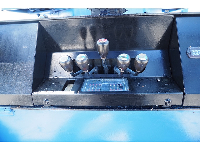 いすゞエルフ高所作業車小型（2t・3t）[写真21]