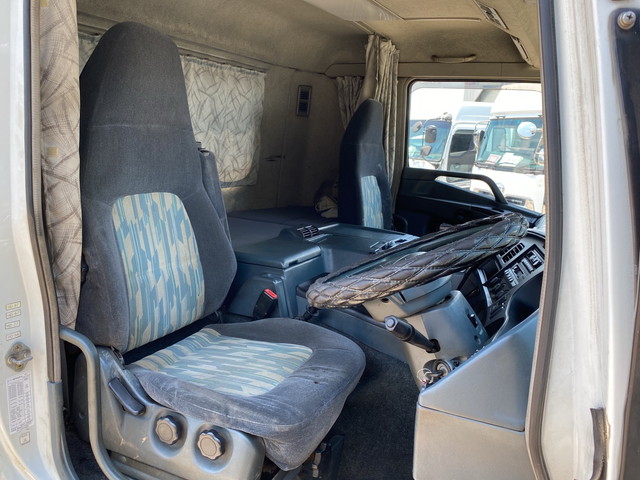 三菱ふそうスーパーグレート平ボディ大型（10t）[写真29]