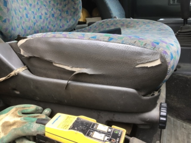 日野レンジャーアームロール中型（4t）[写真24]