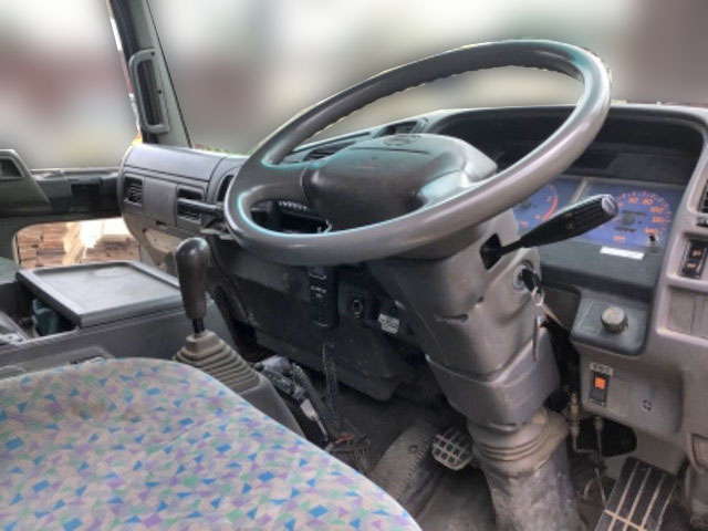 日野レンジャーアームロール中型（4t）[写真25]