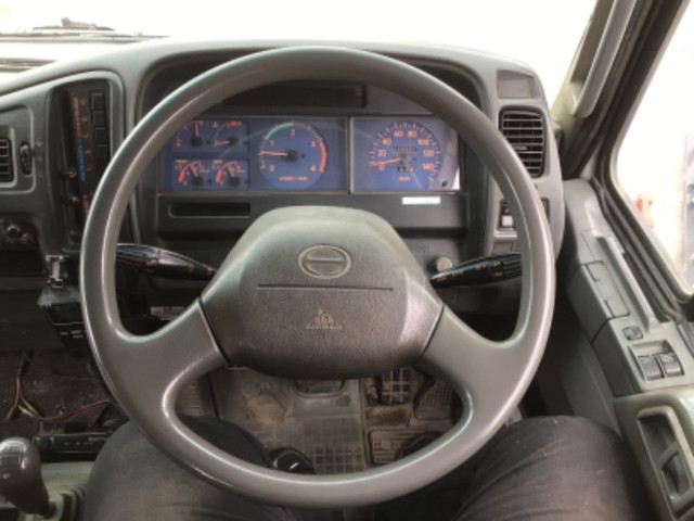 日野レンジャーアームロール中型（4t）[写真27]