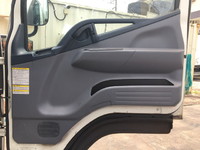 三菱ふそうキャンターアルミバン小型（2t・3t）[写真28]