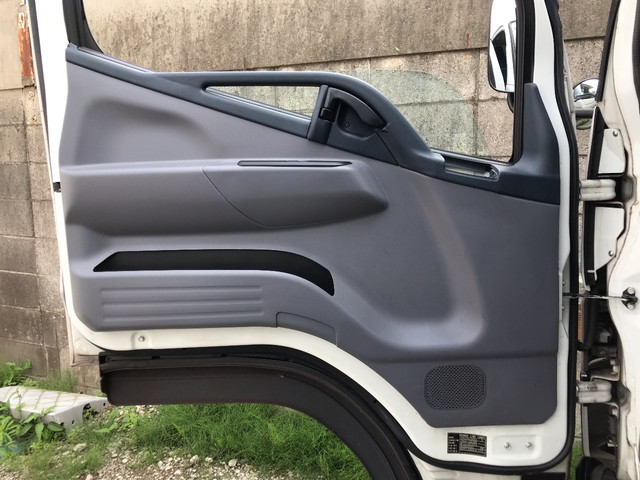 三菱ふそうキャンターアルミバン小型（2t・3t）[写真28]