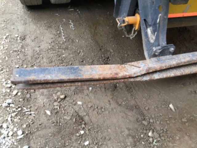 UDトラックスクオンアームロール大型（10t）[写真12]