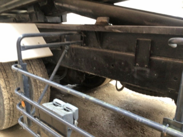 UDトラックスクオンアームロール大型（10t）[写真13]