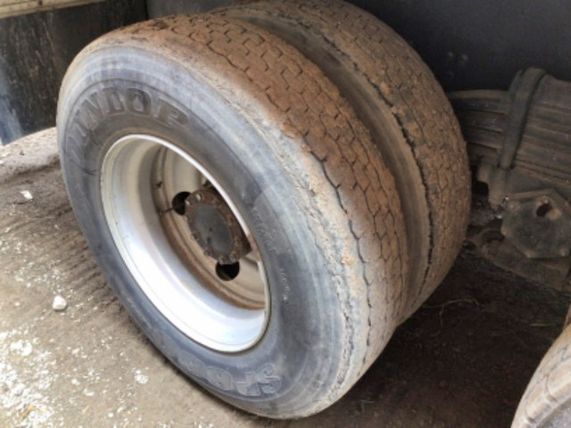 UDトラックスクオンアームロール大型（10t）[写真15]