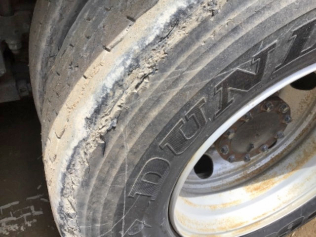 UDトラックスクオンアームロール大型（10t）[写真19]