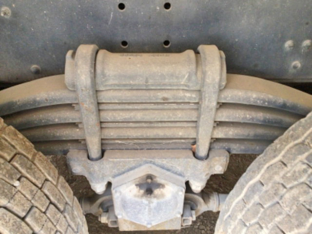 UDトラックスクオンアームロール大型（10t）[写真21]