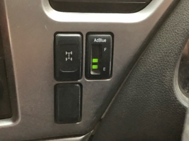 UDトラックスクオンアームロール大型（10t）[写真26]