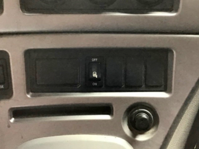 UDトラックスクオンアームロール大型（10t）[写真27]