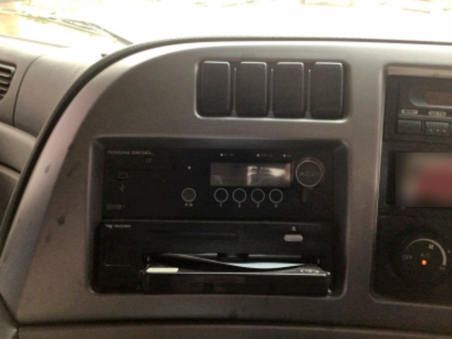 UDトラックスクオンアームロール大型（10t）[写真28]