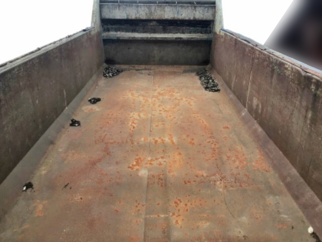 UDトラックスクオンアームロール大型（10t）[写真04]