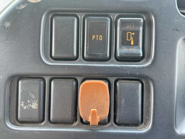 いすゞフォワードパッカー車（塵芥車）中型（4t）[写真38]