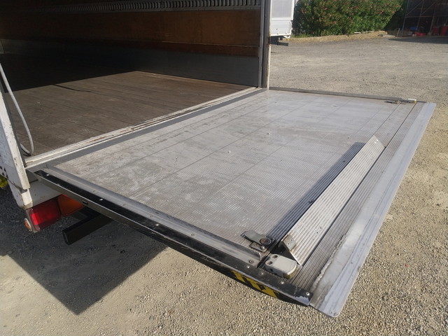 いすゞフォワードアルミバン中型（4t）[写真11]