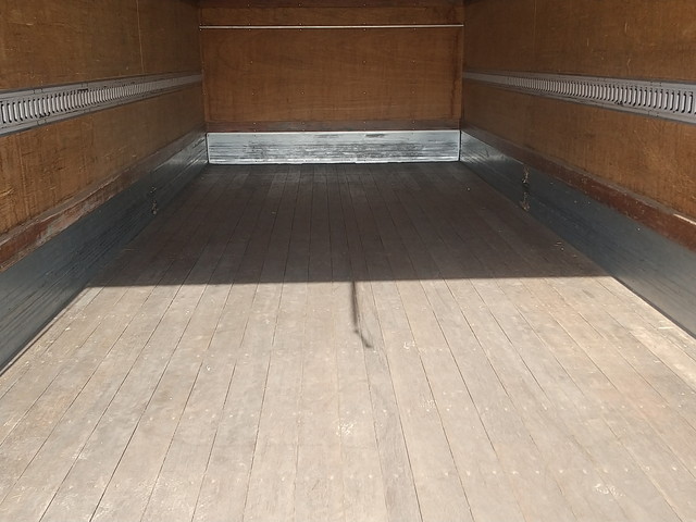 いすゞフォワードアルミバン中型（4t）[写真17]