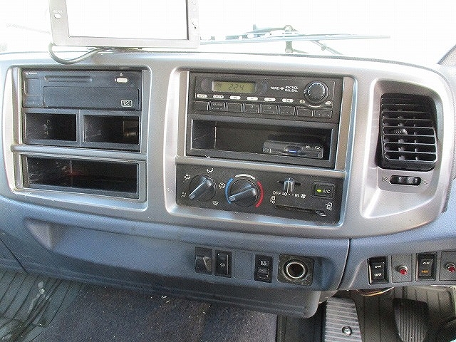 日野レンジャーアルミウイング中型（4t）[写真11]