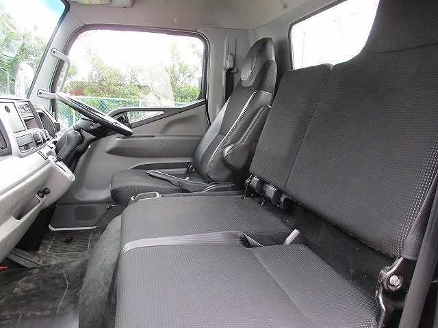 三菱ふそうキャンター平ボディ小型（2t・3t）[写真13]