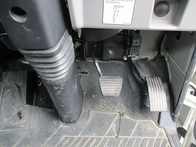 三菱ふそうキャンター平ボディ小型（2t・3t）[写真07]