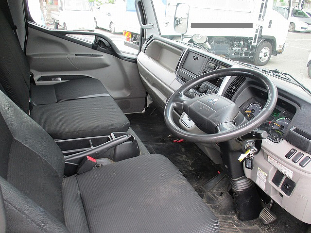 三菱ふそうキャンター平ボディ小型（2t・3t）[写真08]