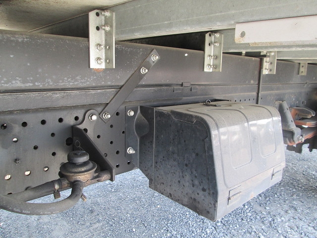 いすゞエルフアルミバン小型（2t・3t）[写真13]