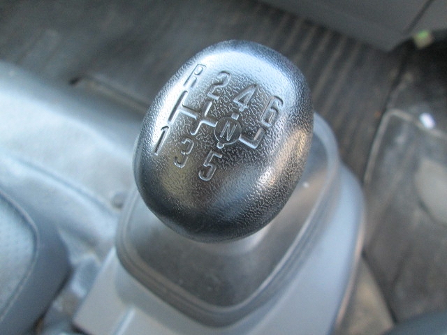 いすゞエルフアルミバン小型（2t・3t）[写真16]